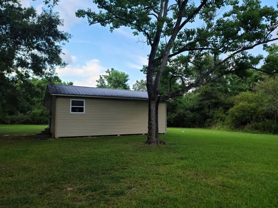 Milk Hand House.. Peaceful 1 Bedroom Cabin Hammond Bagian luar foto